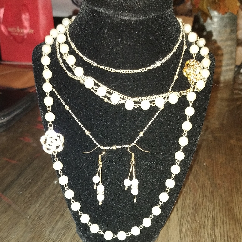 18K Laminate Gold Elegant Gold and White Beaded Necklace Set